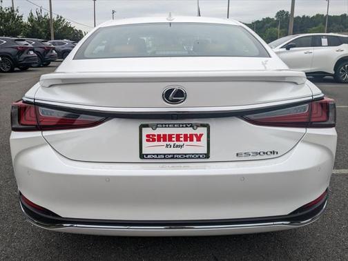 2025 Lexus ES 300h Base