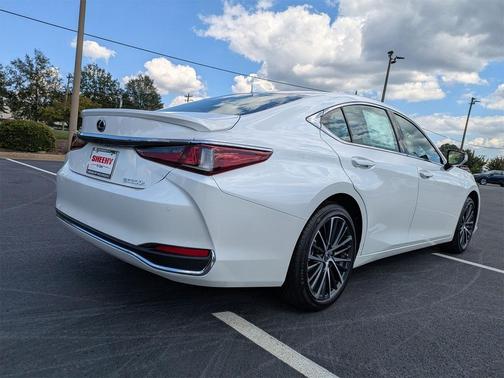 2025 Lexus ES 300h Base