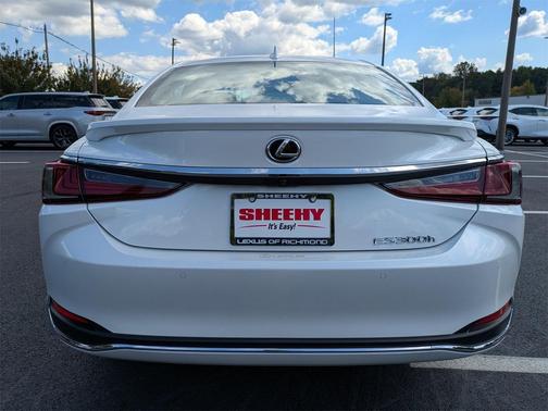 2025 Lexus ES 300h Base