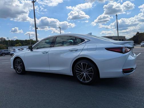 2025 Lexus ES 300h Base