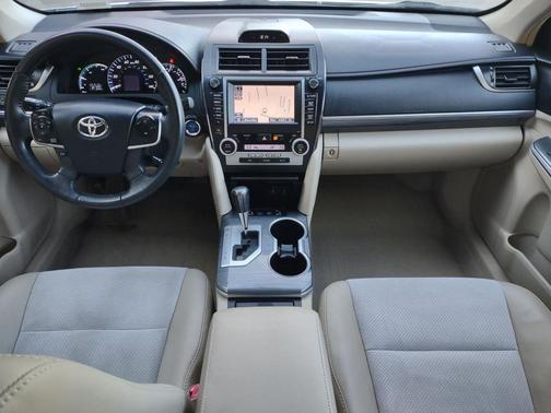 Super White 2012 Toyota Camry Hybrid XLE