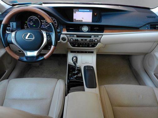 Matador Red Mica 2015 Lexus ES 300h Base