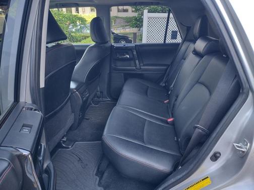 Classic Silver Metallic 2016 Toyota 4Runner Trail Premium