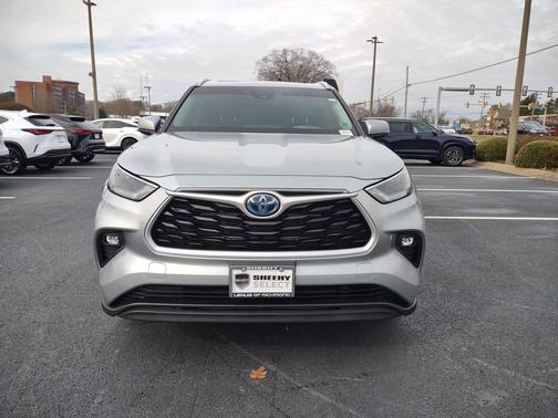2022 Toyota Highlander Hybrid XLE