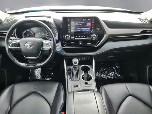 2022 Toyota Highlander Hybrid XLE