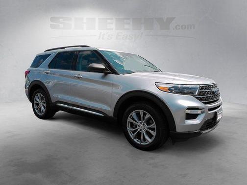 Iconic Silver Metallic 2022 Ford Explorer XLT