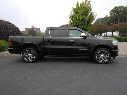 Diamond Black Crystal Pearlcoat 2021 RAM 1500 Longhorn