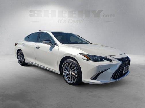 White Pearl 2025 Lexus ES 300h Luxury