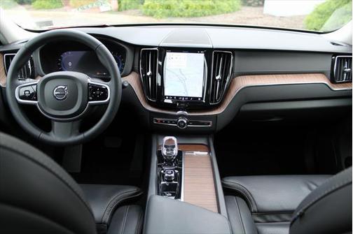 2023 Volvo XC60 B5 Ultimate Bright Theme