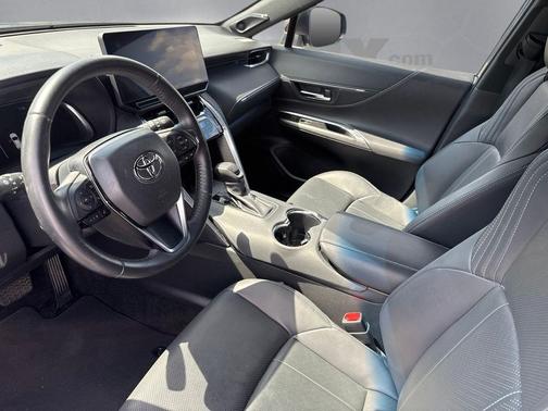Coastal Gray Metallic 2023 Toyota Venza Limited