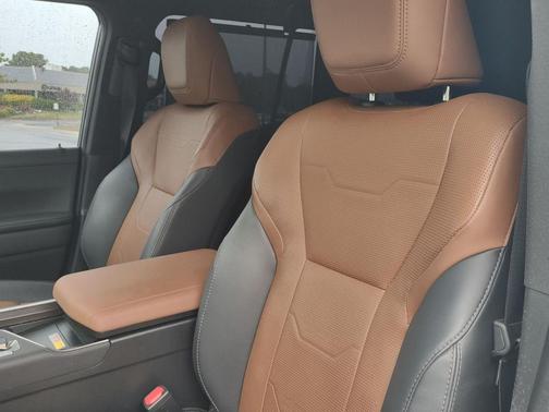 White Pearl 2024 Lexus GX 550 Luxury+