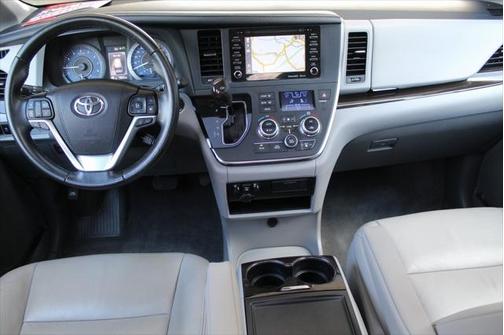 2019 Toyota Sienna XLE