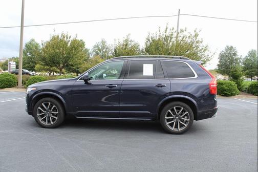 2017 Volvo XC90 T6 Momentum