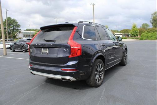 2017 Volvo XC90 T6 Momentum