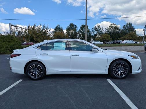 2025 Lexus ES 300h Base