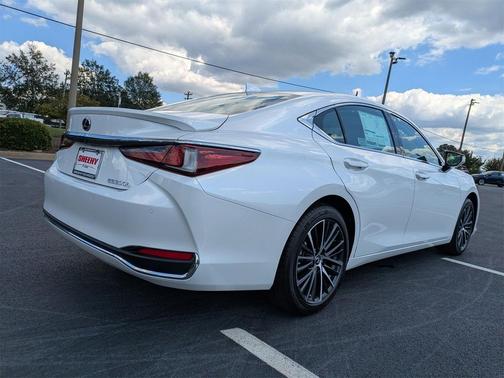 2025 Lexus ES 300h Base