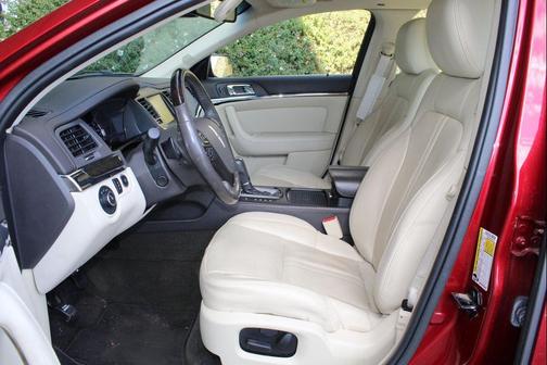 2014 Lincoln MKS Base