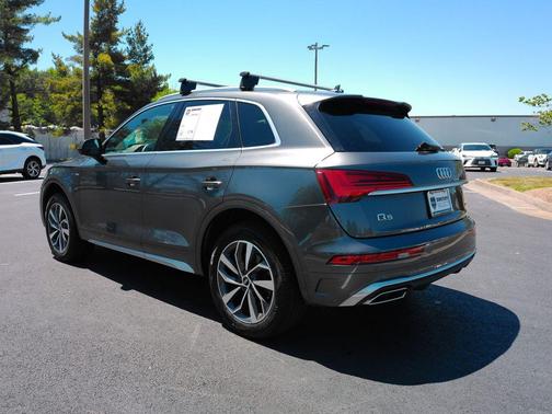 Daytona Gray Pearl Effect 2022 Audi Q5 45 S line Premium Plus