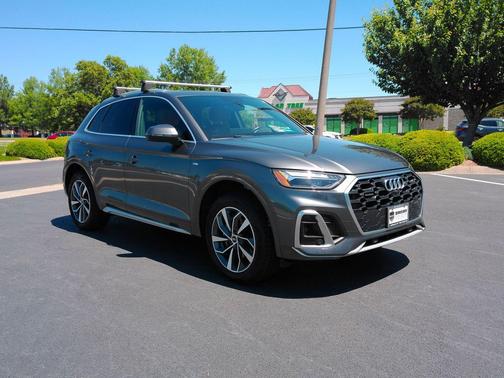 Daytona Gray Pearl Effect 2022 Audi Q5 45 S line Premium Plus