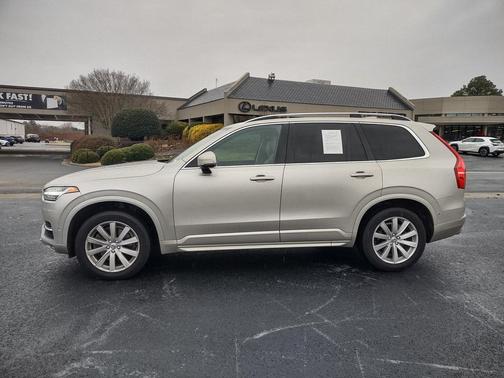 2016 Volvo XC90 T6 Momentum