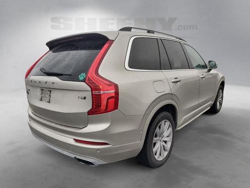 2016 Volvo XC90 T6 Momentum