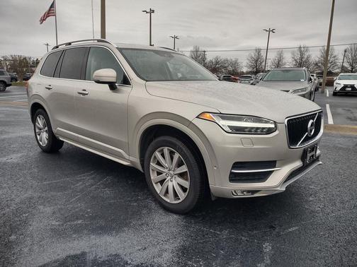 2016 Volvo XC90 T6 Momentum