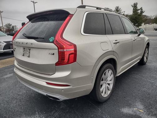 2016 Volvo XC90 T6 Momentum