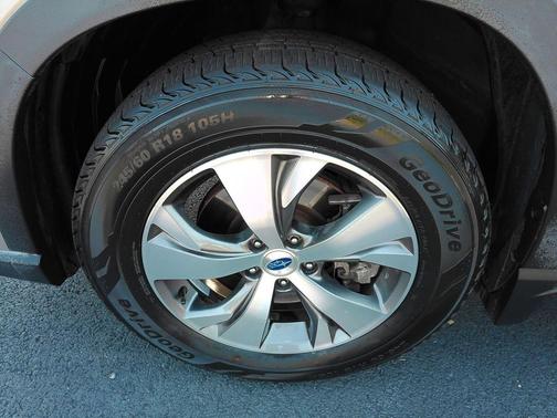 Tungsten Metallic 2020 Subaru Ascent Premium 8-Passenger