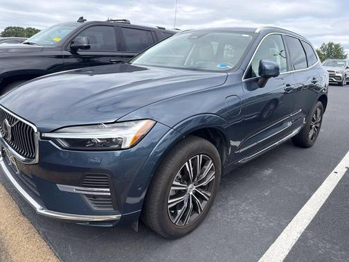 Gray 2022 Volvo XC60 Recharge Plug-In Hybrid T8 Inscription