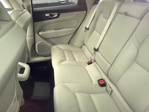 Gray 2022 Volvo XC60 Recharge Plug-In Hybrid T8 Inscription