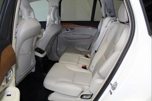 2021 Volvo XC90 Recharge Plug-In Hybrid T8 Inscription Expression 7 Passenger