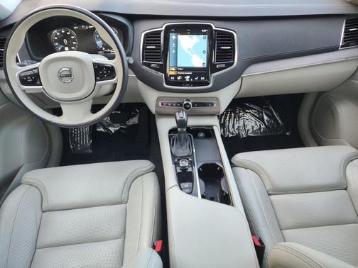 2022 Volvo XC90 T6 Inscription