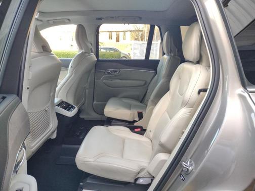 2022 Volvo XC90 T6 Inscription