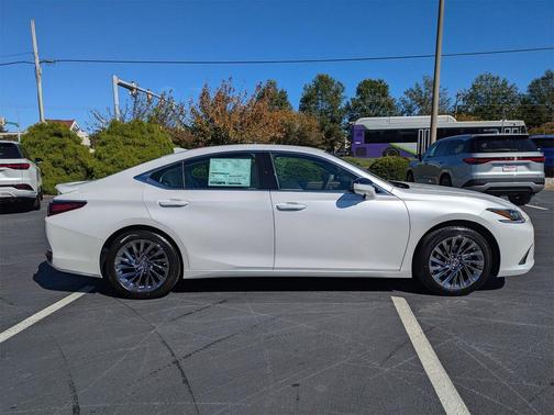 2025 Lexus ES 300h Luxury