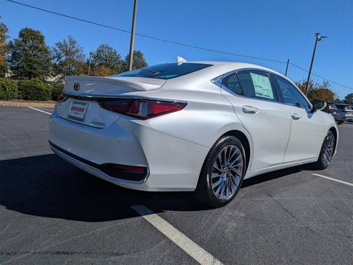 2025 Lexus ES 300h Luxury