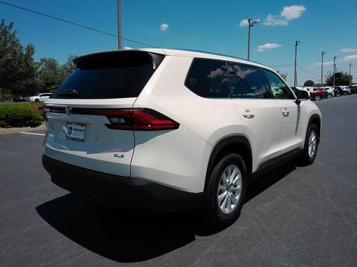 Cream 2024 Toyota Grand Highlander Hybrid XLE