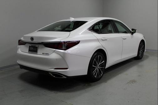 2025 Lexus ES 350 Base