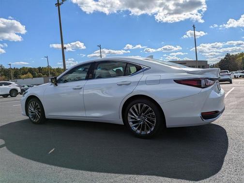 2025 Lexus ES 300h Luxury