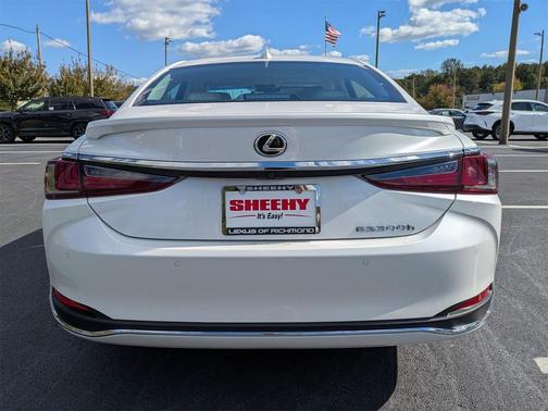 2025 Lexus ES 300h Luxury