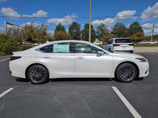 2025 Lexus ES 300h Luxury