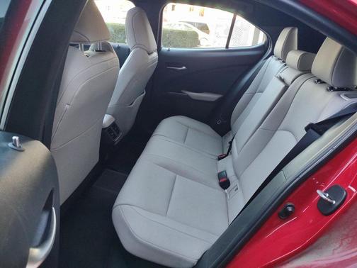 2023 Lexus UX 250h Base