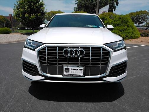 Glacier White Metallic 2022 Audi Q7 45 Premium