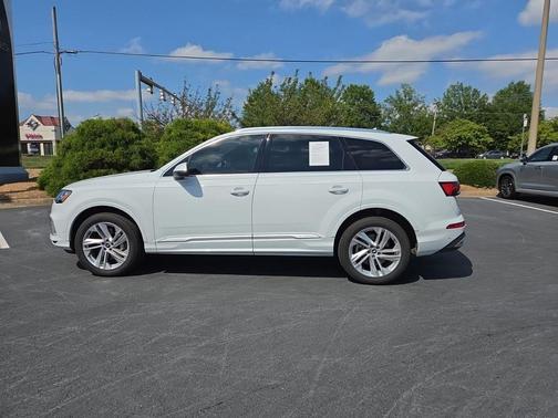 Glacier White Metallic 2022 Audi Q7 45 Premium