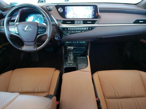 Atomic Silver 2020 Lexus ES 300h Ultra Luxury