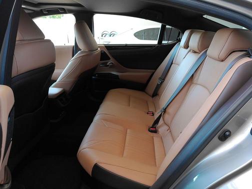 Atomic Silver 2020 Lexus ES 300h Ultra Luxury