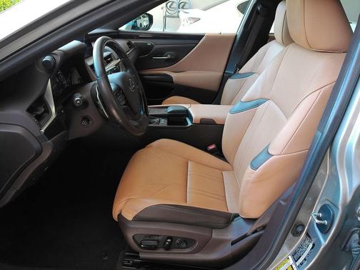 Atomic Silver 2020 Lexus ES 300h Ultra Luxury