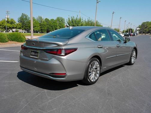 Atomic Silver 2020 Lexus ES 300h Ultra Luxury