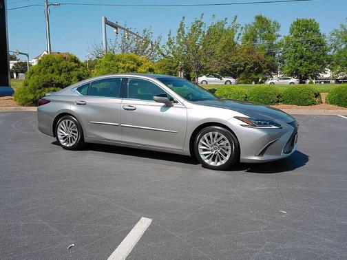 Atomic Silver 2020 Lexus ES 300h Ultra Luxury