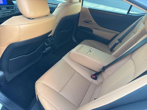 Eminent White Pearl 2023 Lexus ES 350 Base