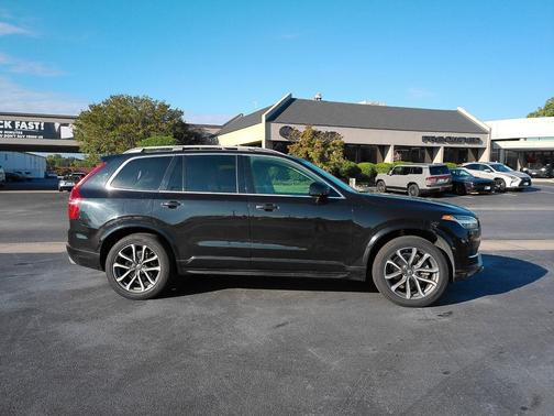 Onyx Black Metallic 2017 Volvo XC90 T6 Momentum